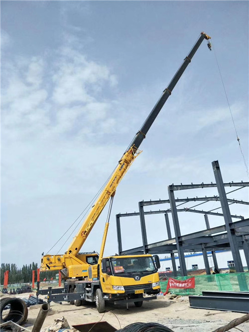 绥江县超高层建筑钢结构吊装案例